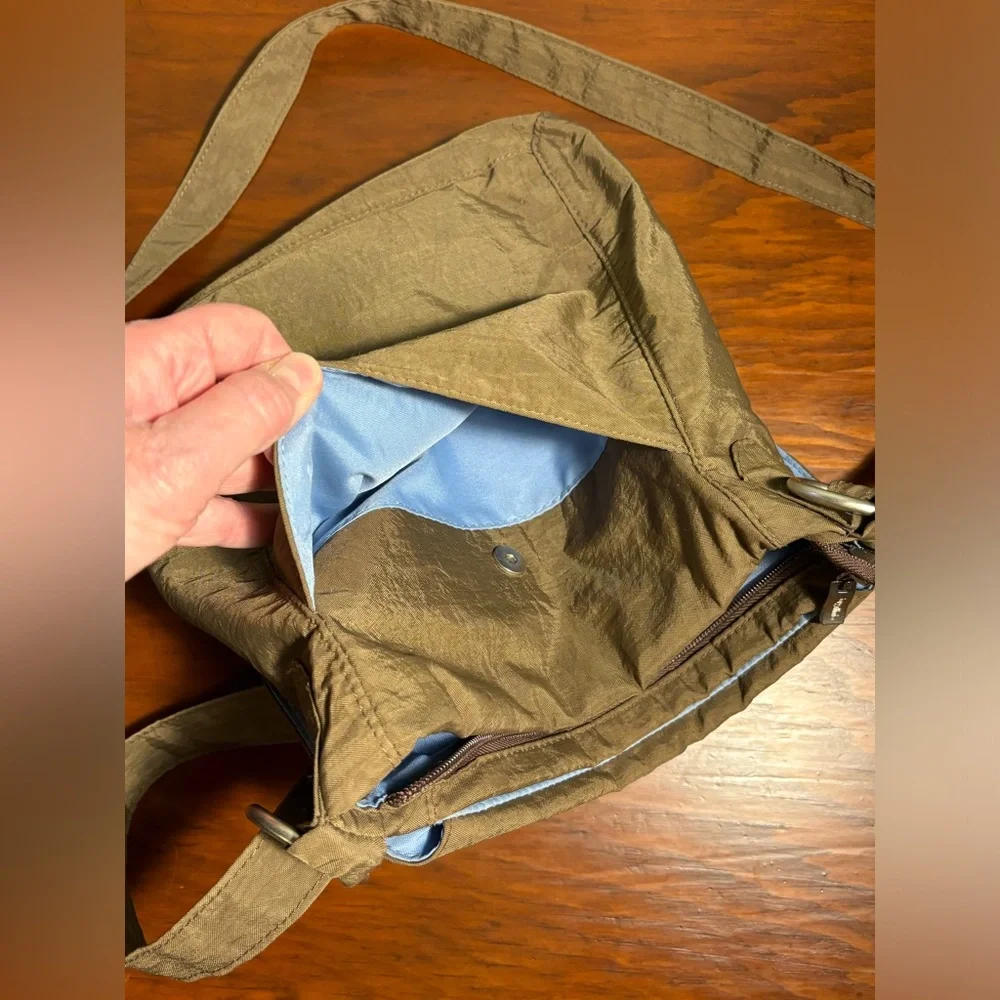 Baggallini olive crossbody bag w/adjustable strap - Picture 9 of 12